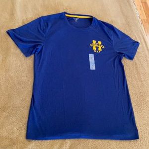 Men’s Blue Old Navy active (Go-Dry) shirt in Large